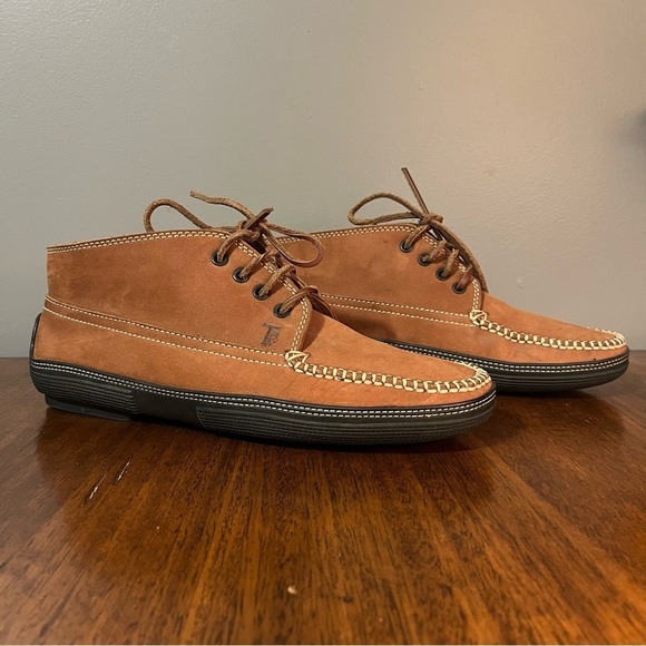 Tod's Other - Tods Chukka Desert Dress Boots
Size 8.5 men’s. Camel leather. Vibram sole